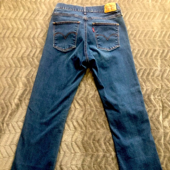 29 | Levi’s Slimming Straight Blue Jeans - Picture 2 of 6